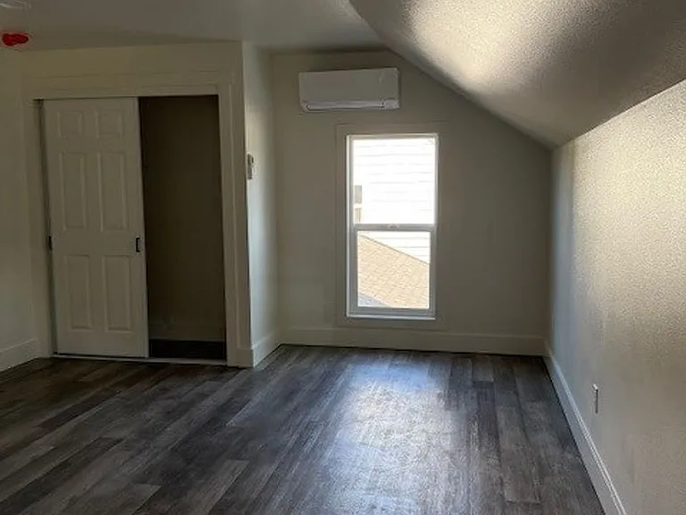 250-Edgewater 7-Plex — Photo 3
