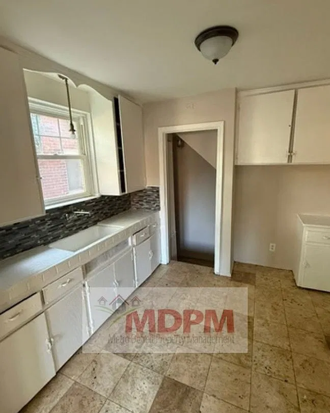 3 bed, 1045 sqft, $1,150 — Photo 4