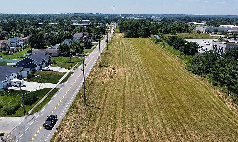 1st image of 131 W Greenwich Rd