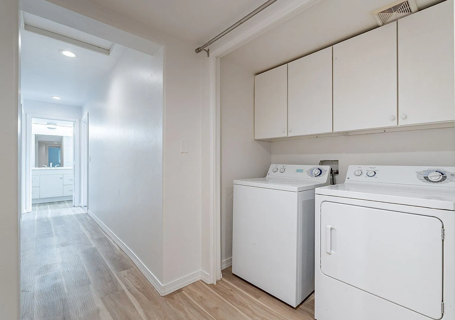 920 E. Elm St. — Photo 4