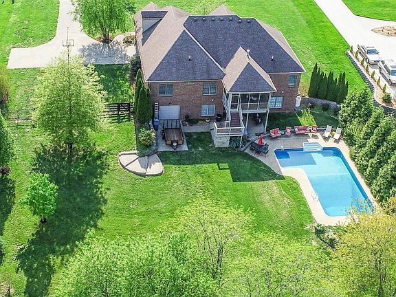 2nd image of 307 Whispering Brook Dr