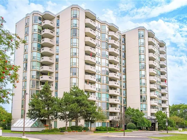 5080 Pinedale Ave #1002, Burlington, ON L7L 5V7