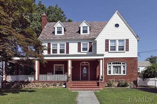 Terrific Curb Appeal!