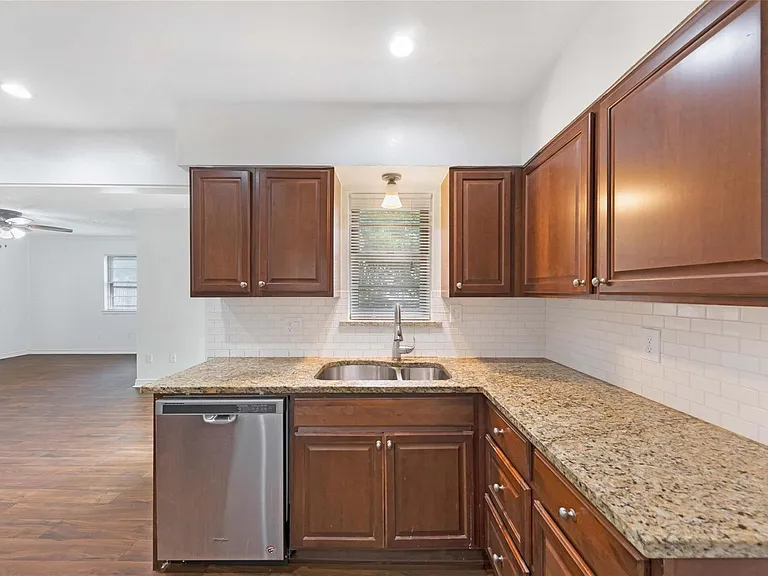 2717 Wesleyan Dr — Photo 18