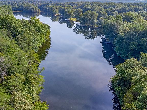 3rd image of 2058 Iowa Dr