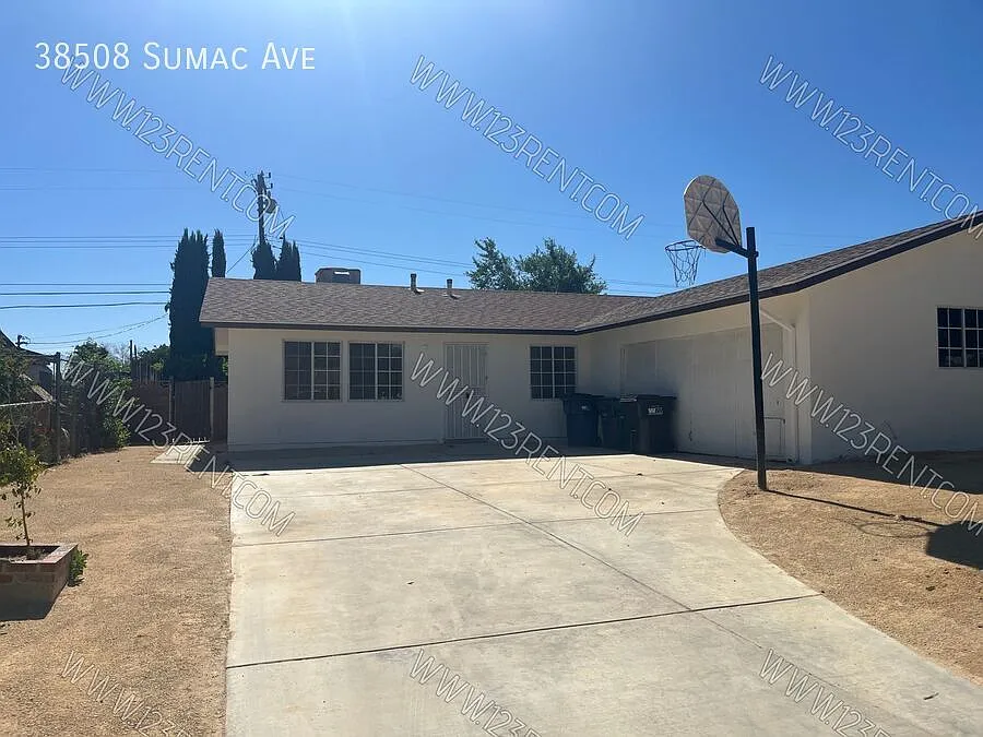 3bd/2bth Palmdale East Single Family Home W/Private Yard — Photo 2