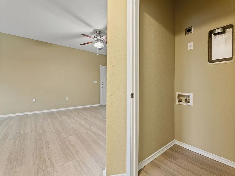 Stone Hill Apartments — Photo 30