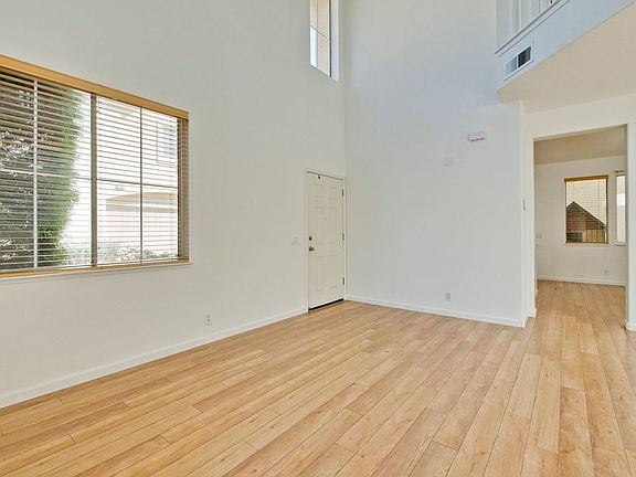5th image of 823 Windmill Palm Ct