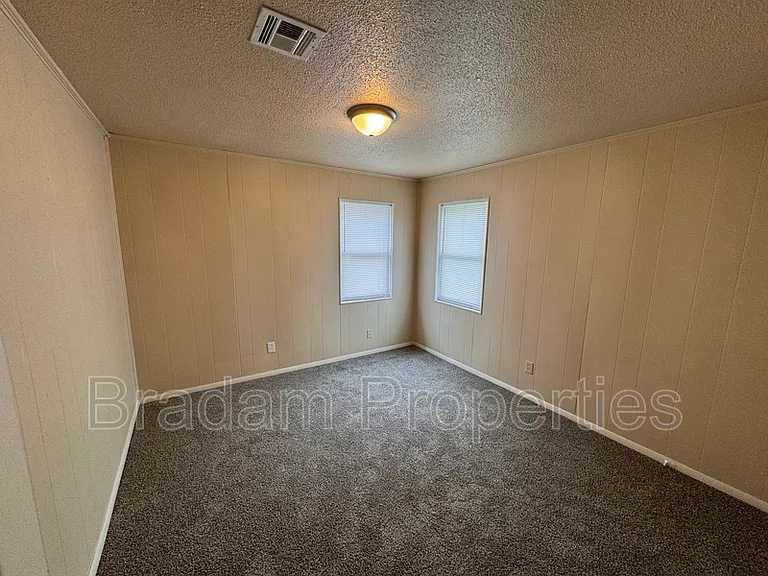 503 N Beaumont St — Photo 4