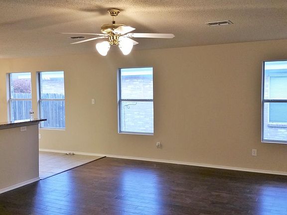 5th image of 4410 Courtside Dr