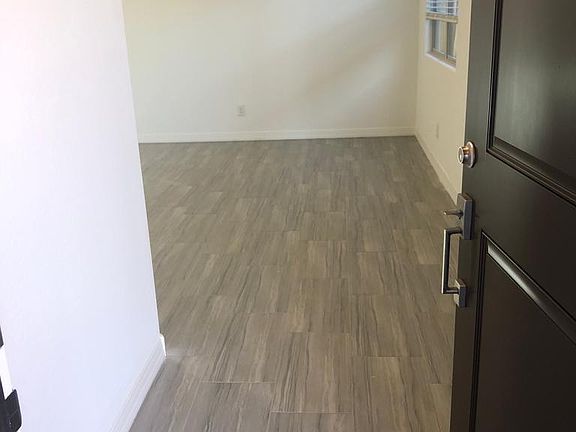 3rd image of 9147 W Glenrosa Ave