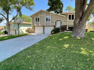 15712 O Cir, Omaha, NE 68135