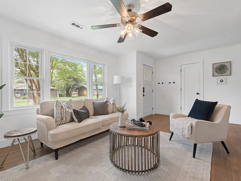 1215 Byron Rd — Photo 5