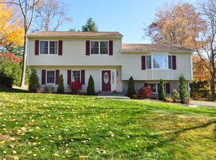 7 Randy Ln, Pleasantville, NY 10570