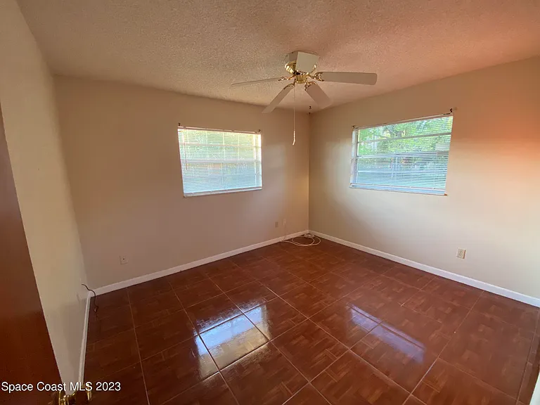 304 Darrow Ave — Photo 17