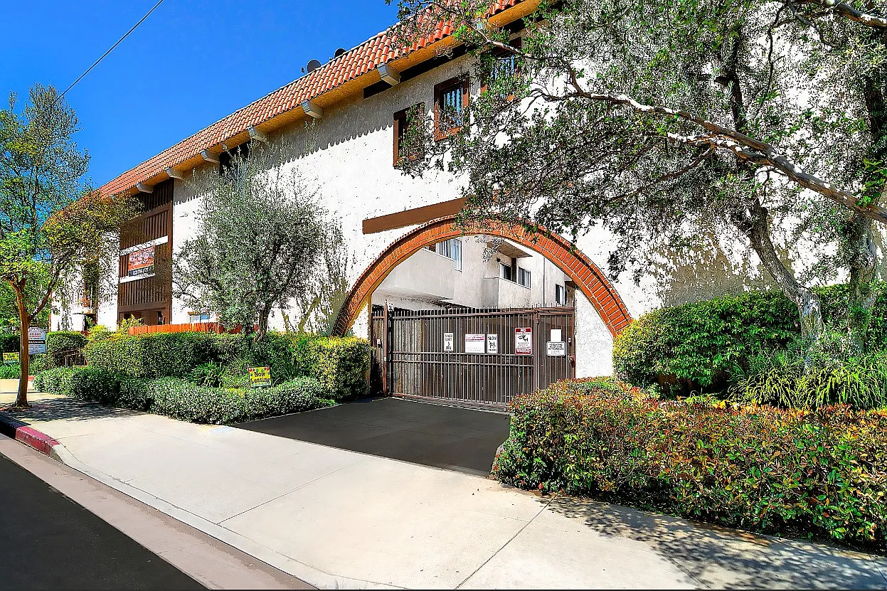 ZELZAH APARTMENTS — Photo 4