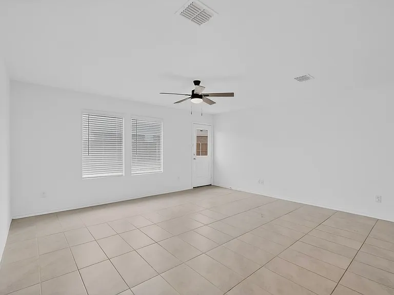 1430 Everett Gardens Way — Photo 7