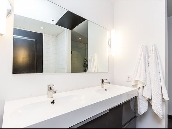 5th image of 1704 Tulip St #D