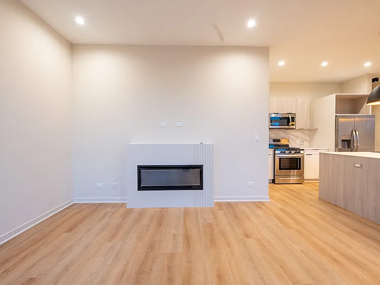 6338 W Belmont Ave #201 — Photo 7