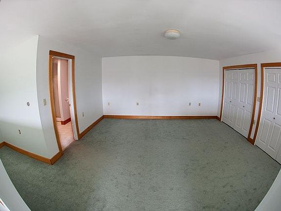 Master bedroom (Images do not include furnished items)