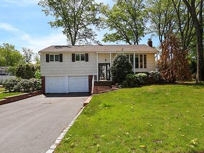 2 Ramondo Lane, Smithtown, NY, 11787