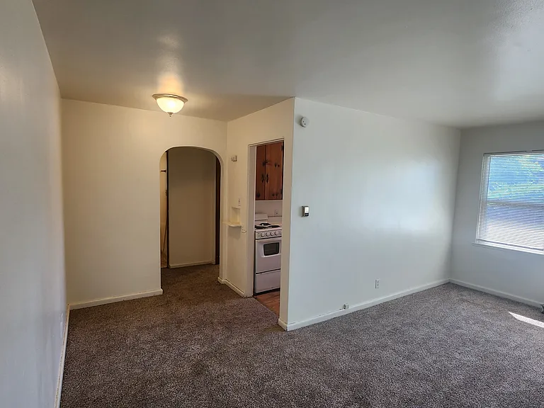 337 S Townsend Ave #D — Photo 5