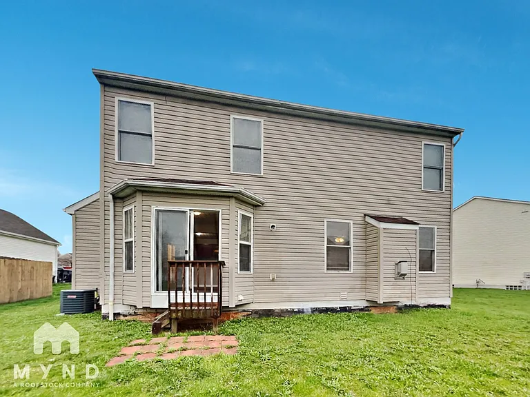 585 Allis Pl E — Photo 20