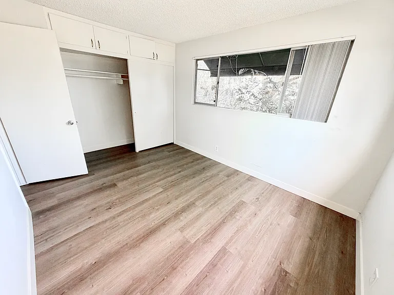 585 W Sierra Madre Blvd — Photo 31