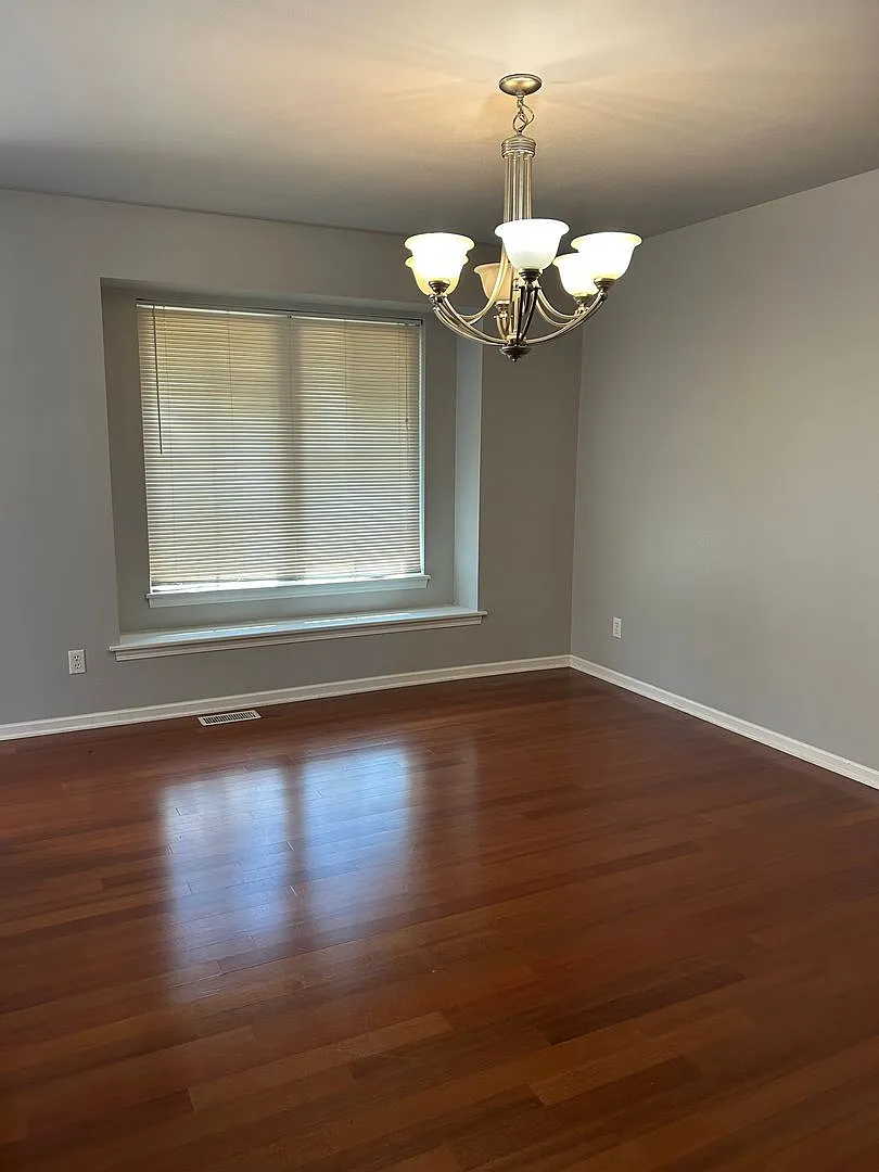 4 Bedroom Single Family Home — Photo 4