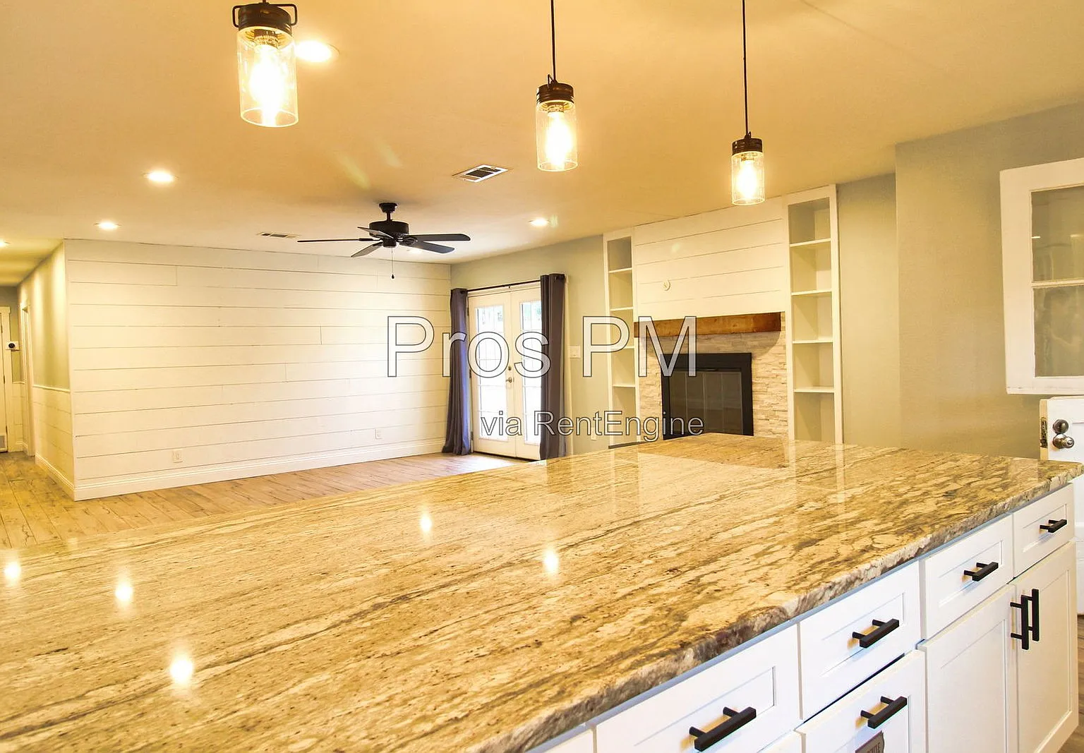5 bed, 4.0 bath, 2872 sqft, $3,350 — Photo 4