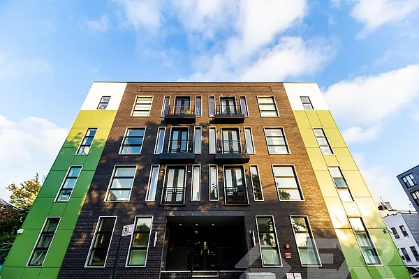 Rented by EXR | media 10