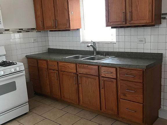 2nd image of 1637 N Maplewood Ave #1