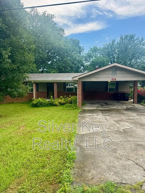 4 bed, 2.0 bath, $1,595 — Photo 1
