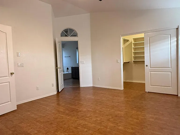 9621 W Potter Dr — Photo 11