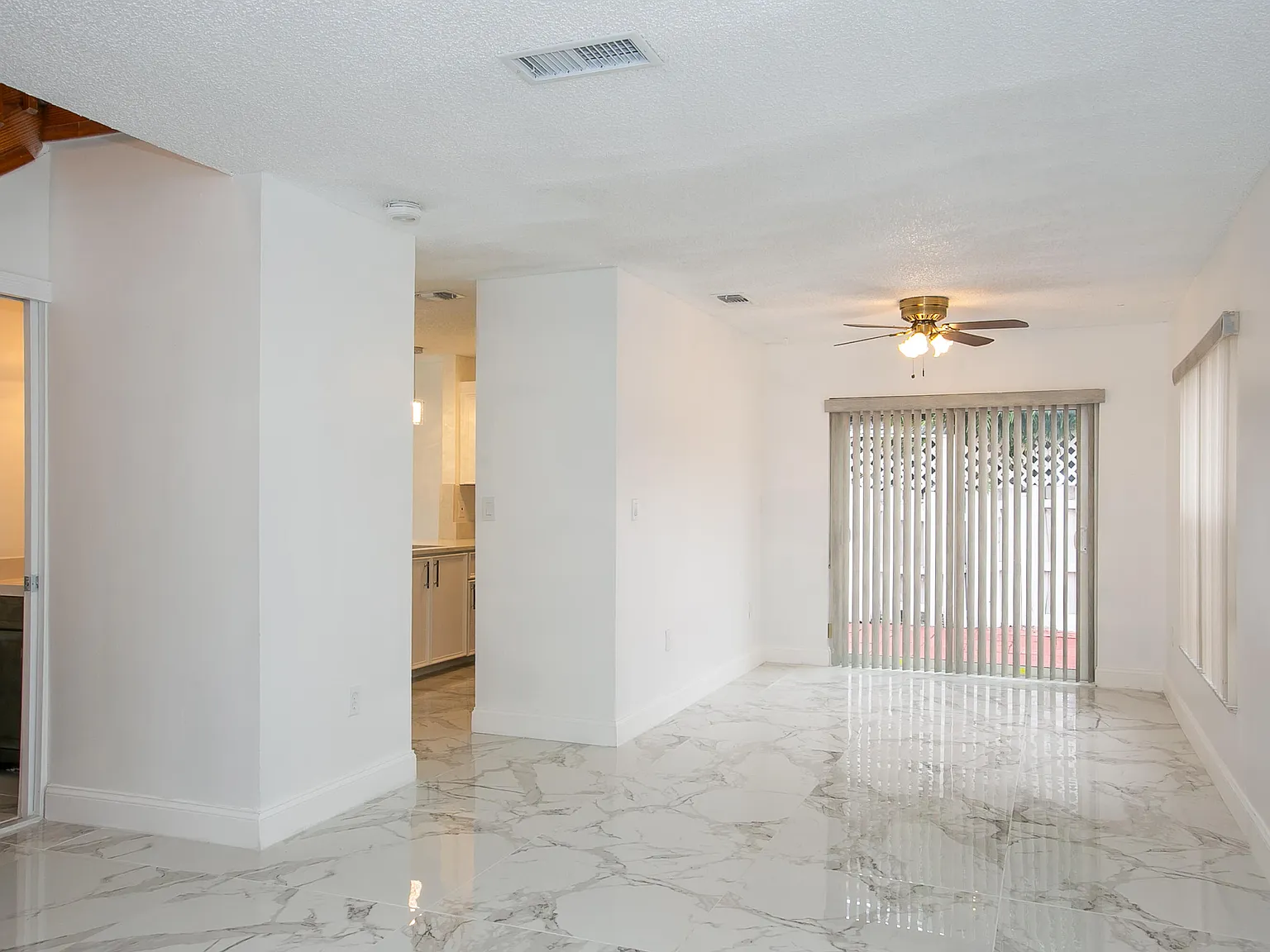 3 bed, 2.5 bath, 1500 sqft, $3,200 — Photo 2
