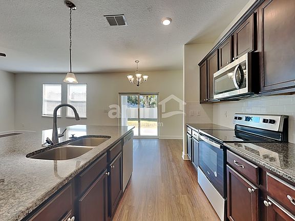 4th image of 905 Walden Pond Dr