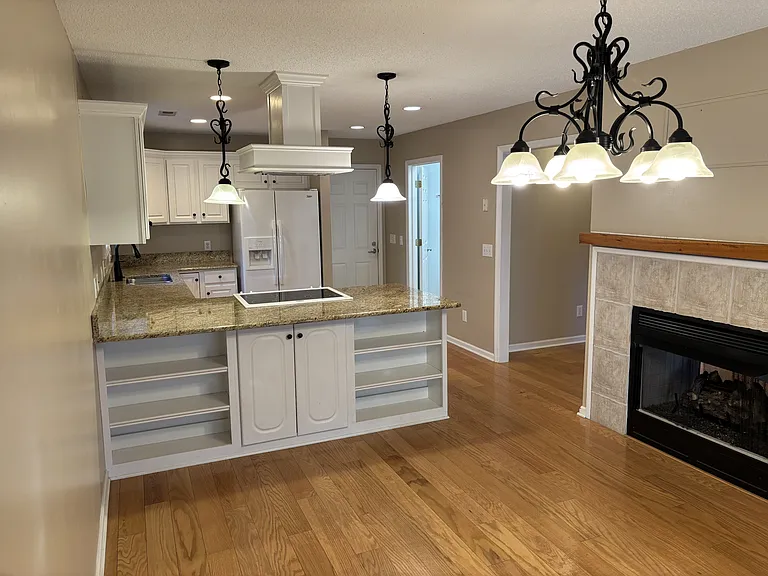 480 Spring Lake Dr — Photo 6