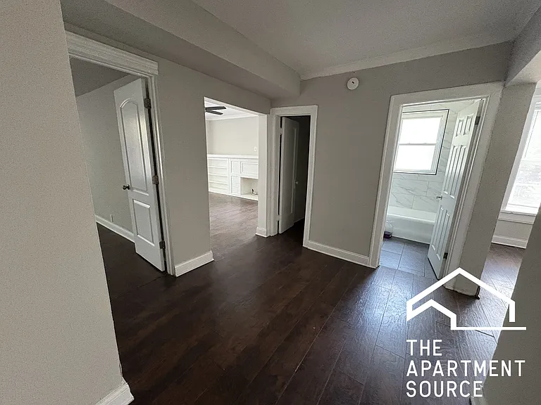 6300 N Oakley Ave #1 — Photo 2
