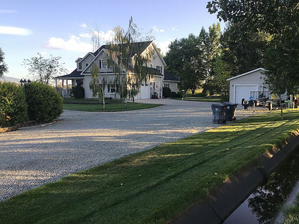Driveway, north side, shop