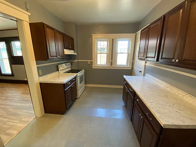 645 W 8th St #B — Photo 11