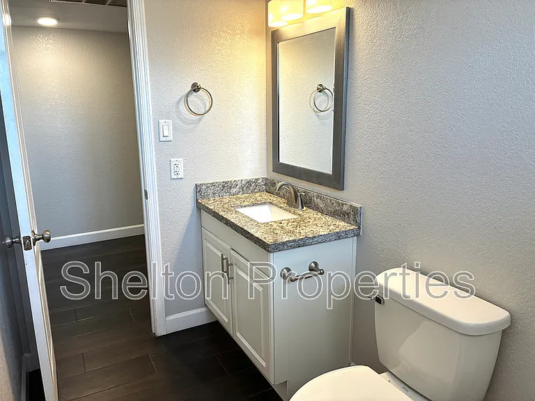1421 S Roberts Rd — Photo 10