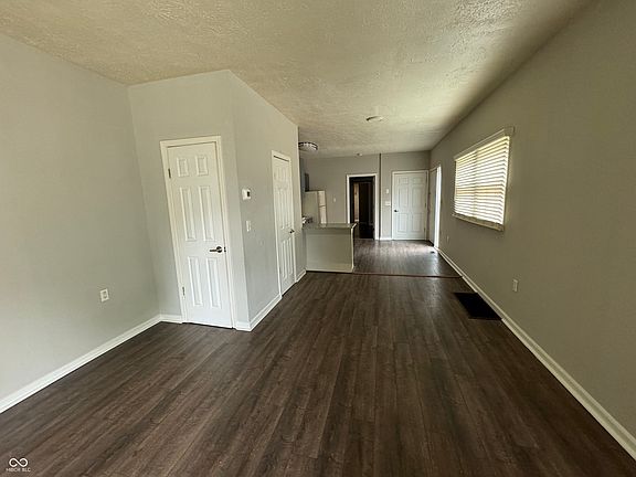 4th image of 4220 E 11th St