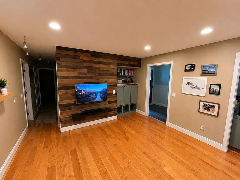 818 N Main St — Photo 12