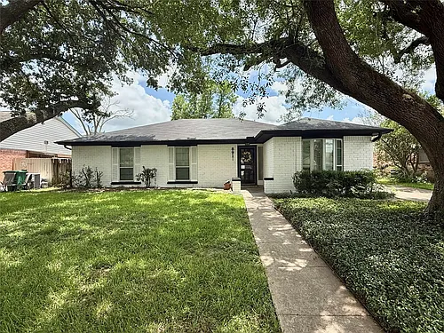 8911 Hendon Ln Photo 1
