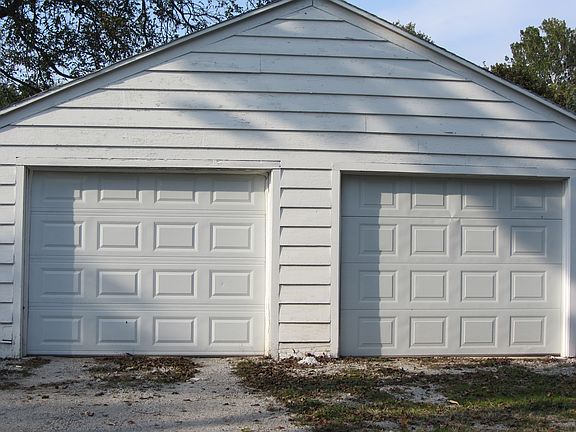 Detached large 2-car garage
