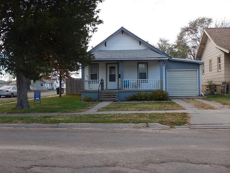 1st image of 620 W 9th St
