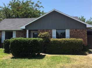 528 Sandstone Dr, Fort Worth, TX 76120