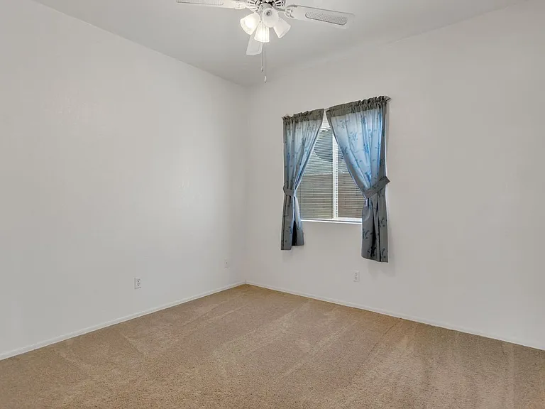 2626 N Ebony — Photo 13