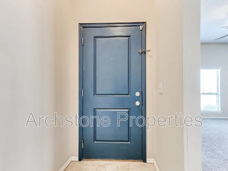 19704 Taggert Dr — Photo 2