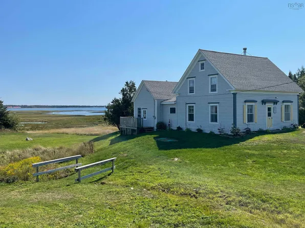 4847 Shore Rd, Shelburne, NS B0T 1W0